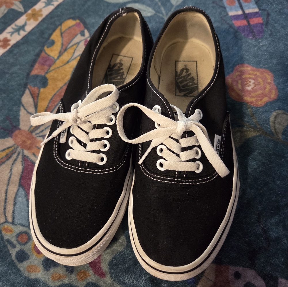 Vans Authentic Black And White